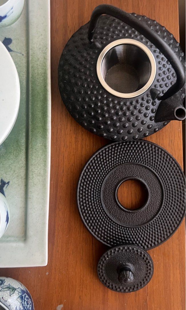Cast Iron Teapot with Infuser (Category: Coffee & Tea Tableware) located in Taguig. Submitted by lesligallardoe (Listing ID 1425669318, Image 2). Description: .