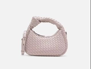 (Category: ) located in . Submitted by classic_chic (Listing ID 1425692072, Image 1). Description: .