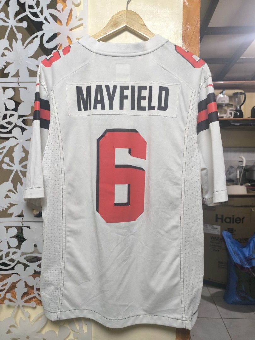 Cleveland Browns Baker Mayfield Away Jersey (Medium) (Category: Shirts) located in Manila. Submitted by sixthstreetsupply (Listing ID 1425744693, Image 2). Description: - Cleveland Browns Baker Mayfield Away Jersey (Medium) - Nike brand - White jersey with Browns color scheme - Features Mayfield's name and number 6 - Available for meetups in Cavite: SM Dasmariñas, Robinsons Place General Trias.
