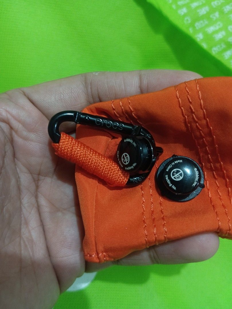 Crocs Jibbitz pouch carabiner combo bundle aspack only (Category: Shoe inserts) located in Taguig. Submitted by nextflip (Listing ID 1425762532, Image 3). Description: never used -Carabiner with rope -Reflector pouch JIBBITZ ONLY PO.