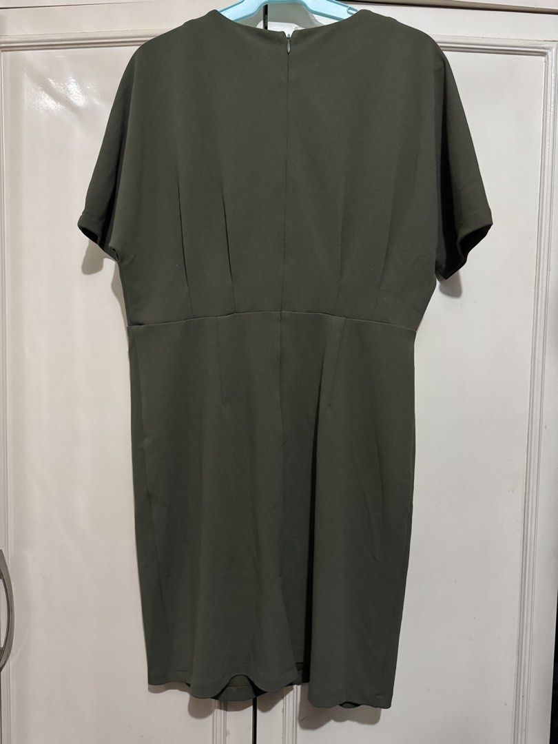 Dark Olive Green Pleated Dress (Category: Dresses) located in Taguig. Submitted by batsybats (Listing ID 1425762141, Image 3). Description: No pockets Bought From Korea.