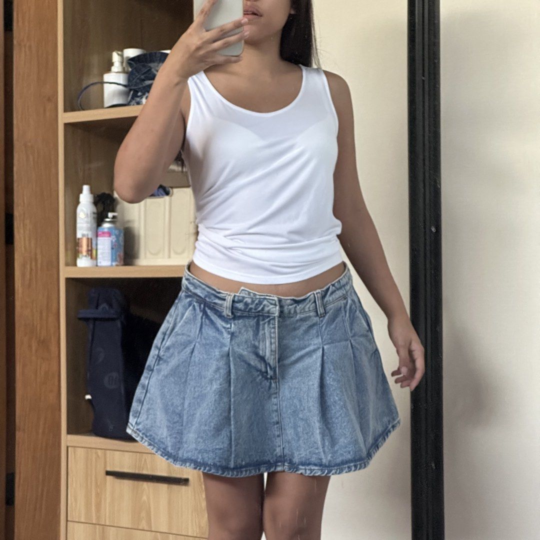 Denim Pleated Mini Skirt | Cotton On (Category: Skirts) located in Paranaque City. Submitted by cabienat (Listing ID 1425688980, Image 2). Description: Denim Pleated Mini Skirt | Cotton On NEVER BEEN USED! P400 ONLY! Last price posted. Bought it last Dec 2025, but bought the wrong size :( Model size for reference: W: 26in H: 4’11”.