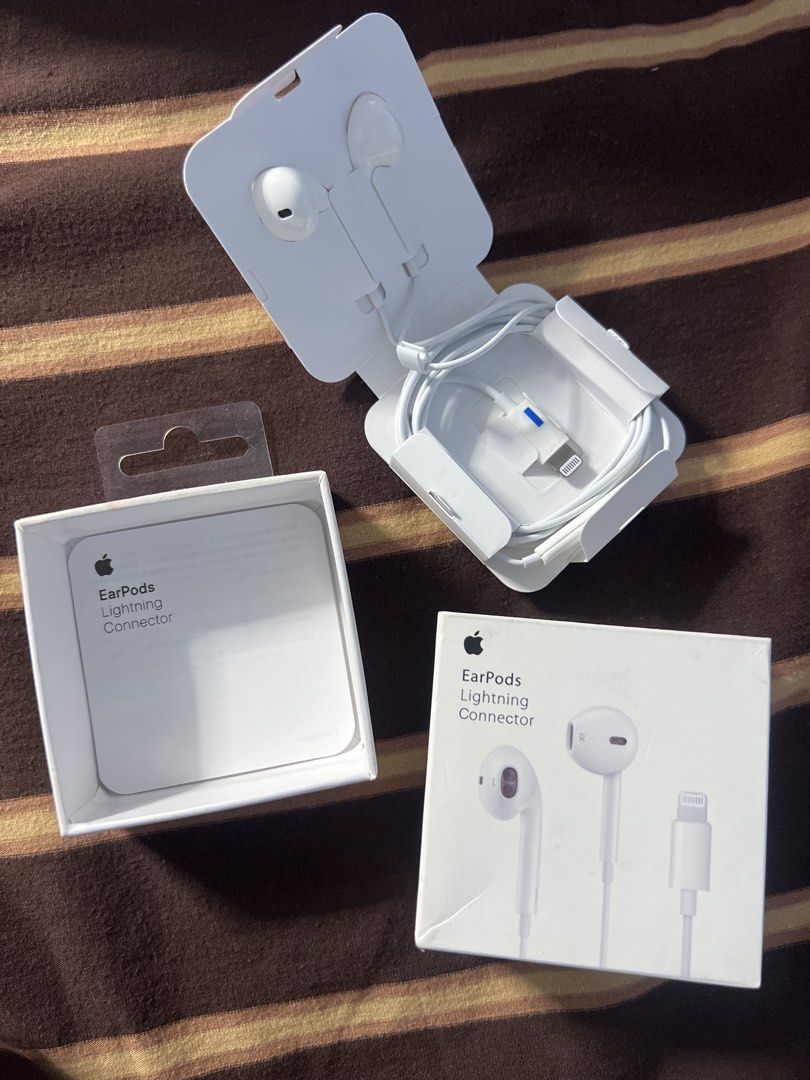 Earphone Lightning Connector (Category: Earphones) located in Manila. Submitted by as_onlineshop11 (Listing ID 1425790322, Image 1). Description: .
