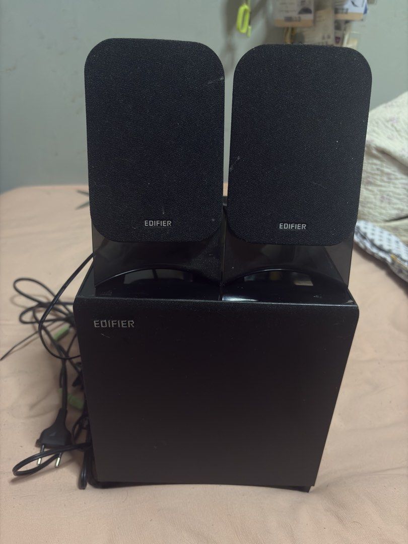 Edifier desktop speakers65748850307203110