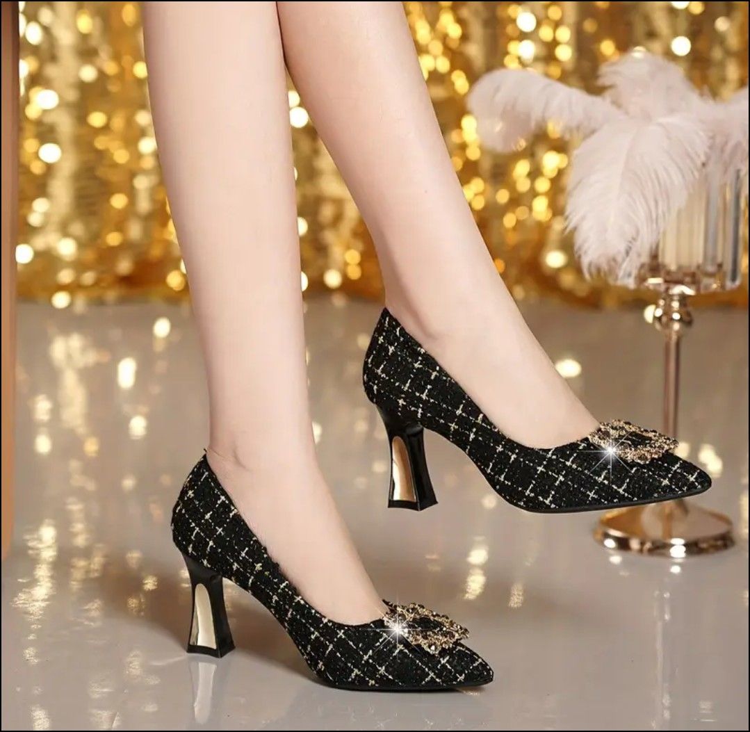 Elegant Pointed Toe Heels Size 40 (Category: Heels) located in San Fernando. Submitted by elixiriaz (Listing ID 1425679873, Image 1). Description: - black heels w/ pointed toe - 3 inch heel height - size 40 - never been used - rfs: wrong size.