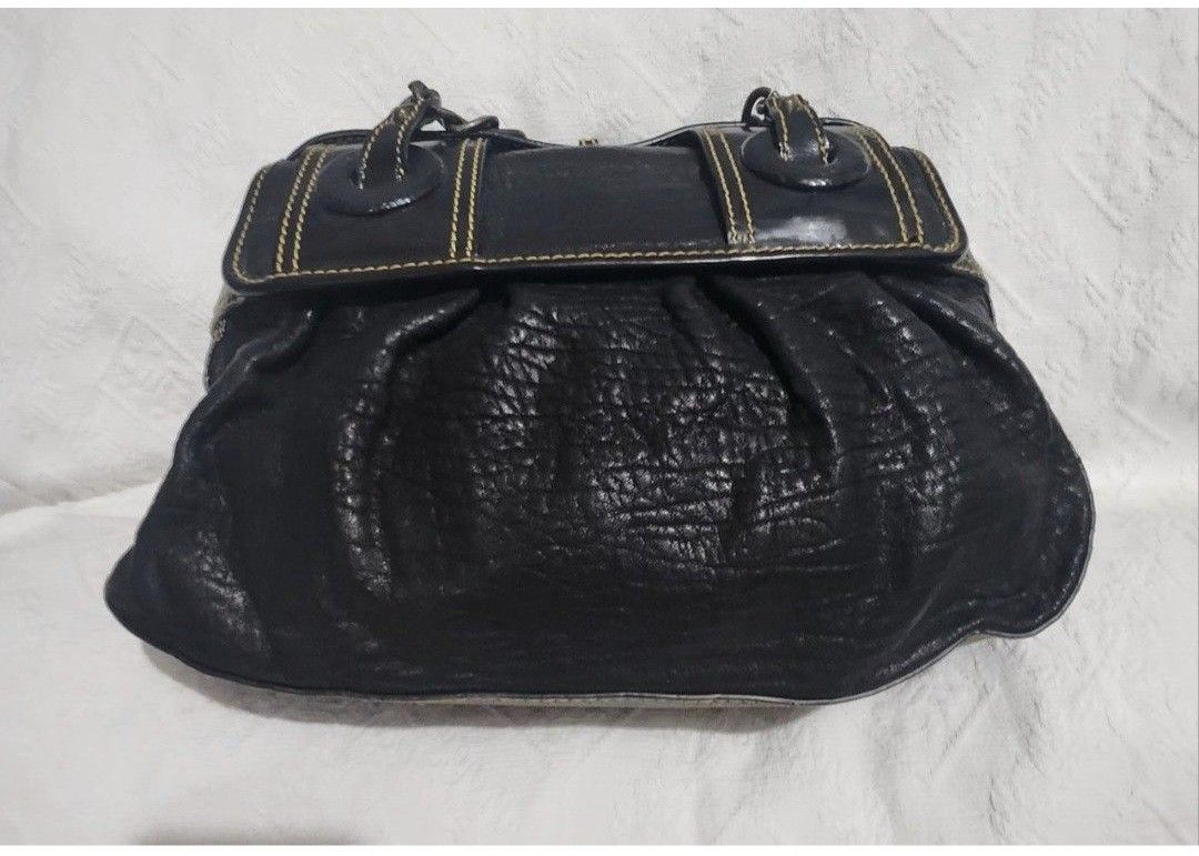 Fendi (Category: Luxury Bags & Wallets) located in Manila. Submitted by givesudlyt08 (Listing ID 1425703774, Image 3). Description: - Authentic Fendi Crossbody Bag - Classic black color - Made of high-quality leather - Features the iconic Fendi logo - Stylish and functional design - Perfect for everyday use.