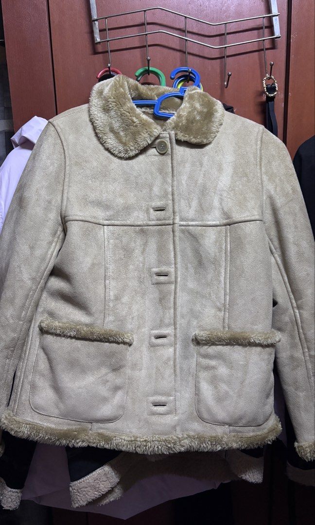 Fleece Jacket (Category: Coats, Jackets and Outerwear) located in Kuala Lumpur. Submitted by snjkbr_ (Listing ID 1425798487, Image 3). Description: -fit perfectly (weight 56kg, height 170cm -can wear 2 layers inside -perfect for spring.