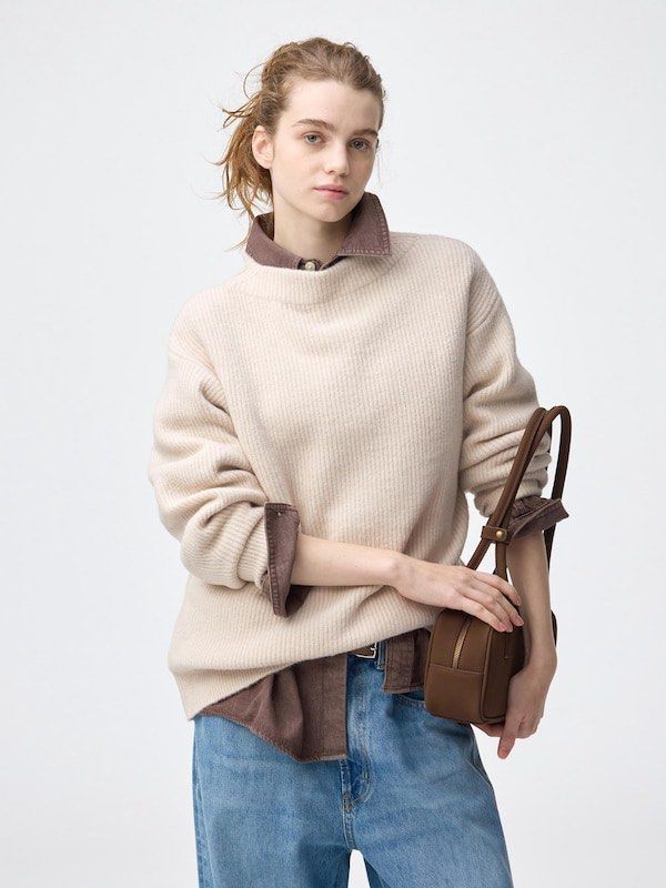 GU Puff knit oversized sweater - M - beige (Category: Longsleeves) located in Pasig City. Submitted by teppydevera (Listing ID 1425808332, Image 2). Description: Bought in GU store at Tokyo, Japan last Nov 2025 Oversized. I'm large to XL but still super luwag pa - RFS: decluttering - location: C. Raymundo Avenue, Rosario, Pasig City - MOP: gCash, BPI, Maya or goTyme - shipping c/o buyer. Bawal bawas SF sa presyo ng item .