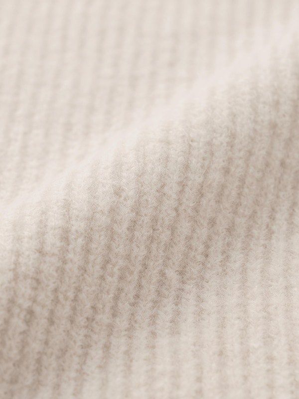GU Puff knit oversized sweater - M - beige (Category: Longsleeves) located in Pasig City. Submitted by teppydevera (Listing ID 1425808332, Image 3). Description: Bought in GU store at Tokyo, Japan last Nov 2025 Oversized. I'm large to XL but still super luwag pa - RFS: decluttering - location: C. Raymundo Avenue, Rosario, Pasig City - MOP: gCash, BPI, Maya or goTyme - shipping c/o buyer. Bawal bawas SF sa presyo ng item .