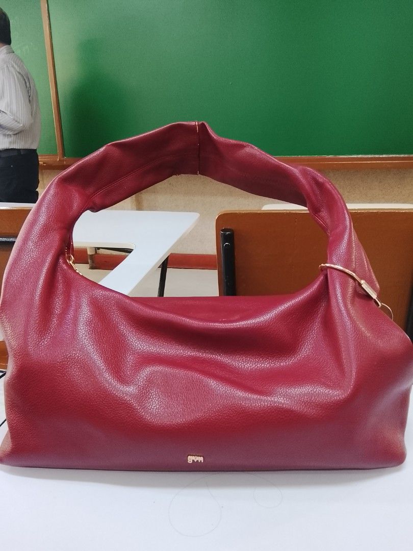 GVN Medium Hobo Bag (Category: Shoulder Bags) located in Bacoor. Submitted by worldstarr (Listing ID 1425640288, Image 1). Description: The flaws can be seen Carabiner is not included Burgundy color Lowest price already.