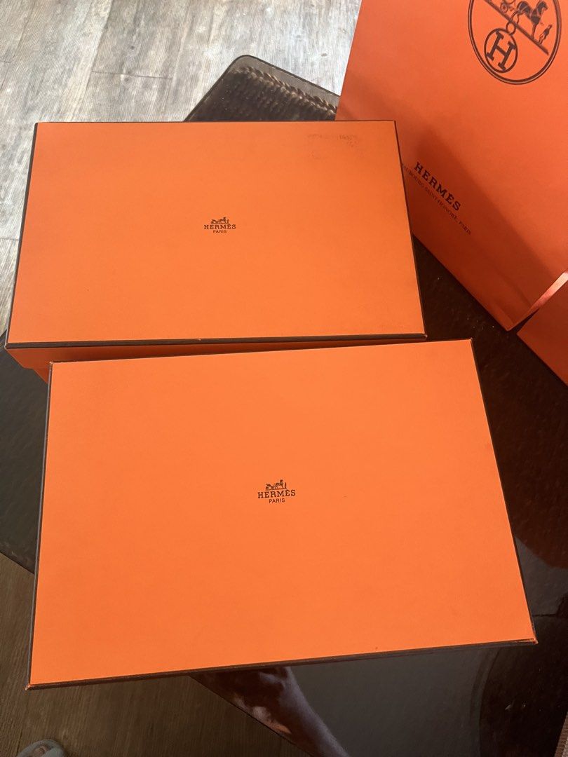 Hermes Orange Boxes and Shopping Bags (Category: Luxury Bags & Wallets) located in Manila. Submitted by murafinds26 (Listing ID 1425646045, Image 2). Description: ₱5500 per set Can fit mini bags like mini Lindy , Constance 18 etc. Authentic Hermes orange boxes and shopping bags. Includes multiple boxes and shopping bags, perfect for gifting or storage. The boxes feature the Hermes logo on the top. The shopping bags also have the Hermes logo. A gr