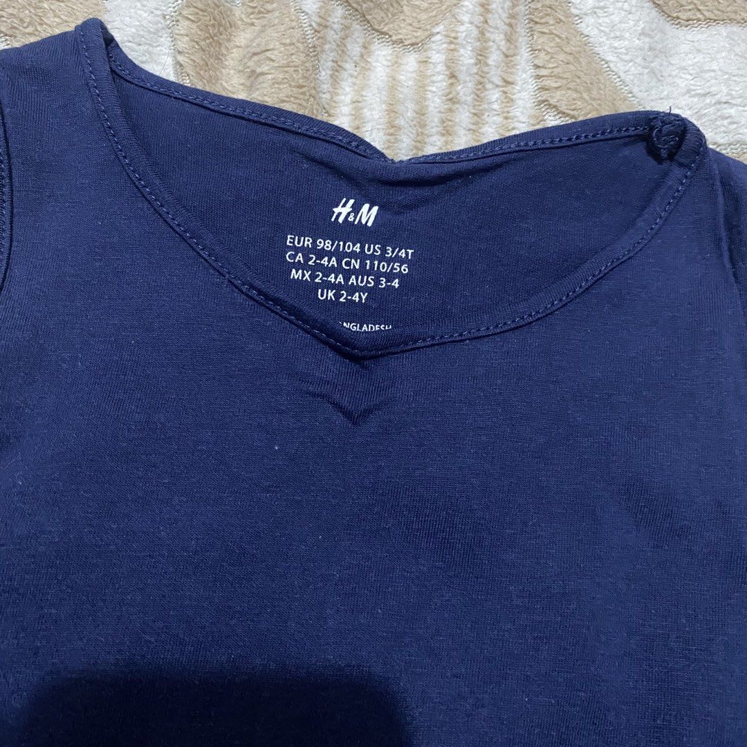 H&M Navy Blue Tank Top (Category: Babies & Kids Fashion) located in Las Pinas. Submitted by modemnl (Listing ID 1425817370, Image 2). Description: Size: 2-4Y Condition: 10/10 used once, naliitan po agad ni baby. .