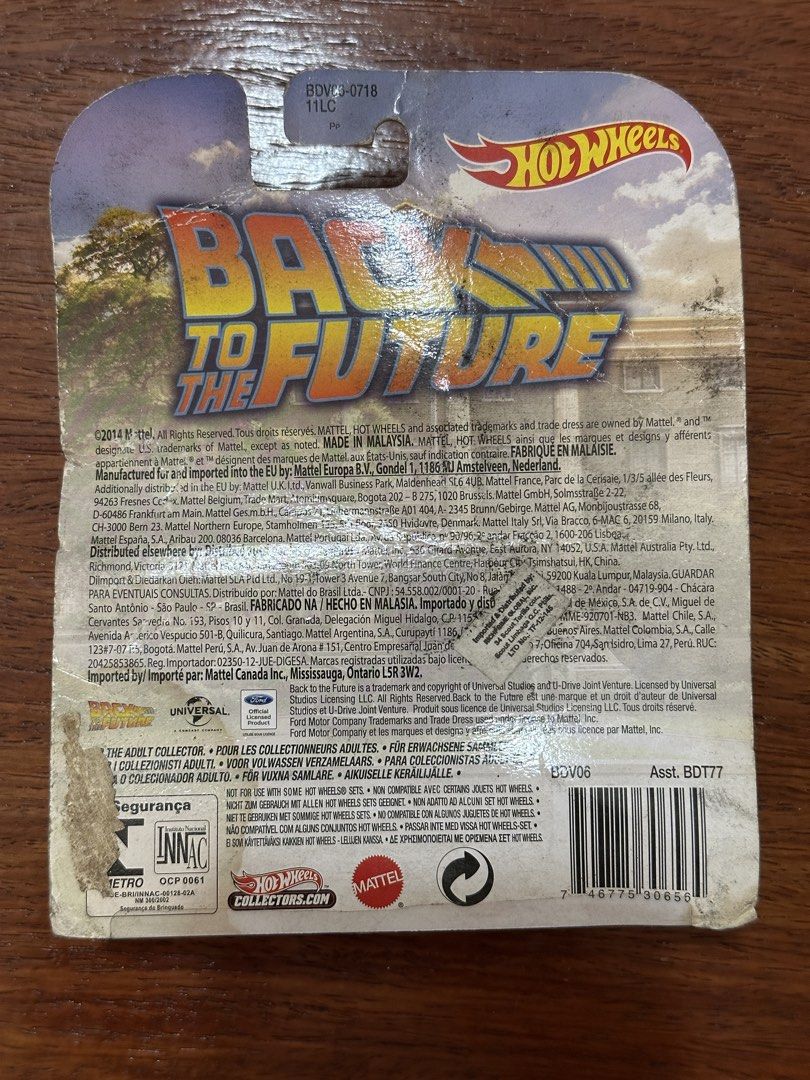 Hot Wheels Back to the Future Ford Super Deluxe (Category: Vehicle & Diecast Models) located in Quezon City. Submitted by vg.ph (Listing ID 1425696404, Image 2). Description: Hot Wheels Back to the Future – Ford Super De Luxe (2014) For sale: Hot Wheels collectible from the movie Back to the Future. Model: Ford Super De Luxe with manure detail – a fun scene reference from the film. • Brand new, still sealed in blister • Card has creases and wear 