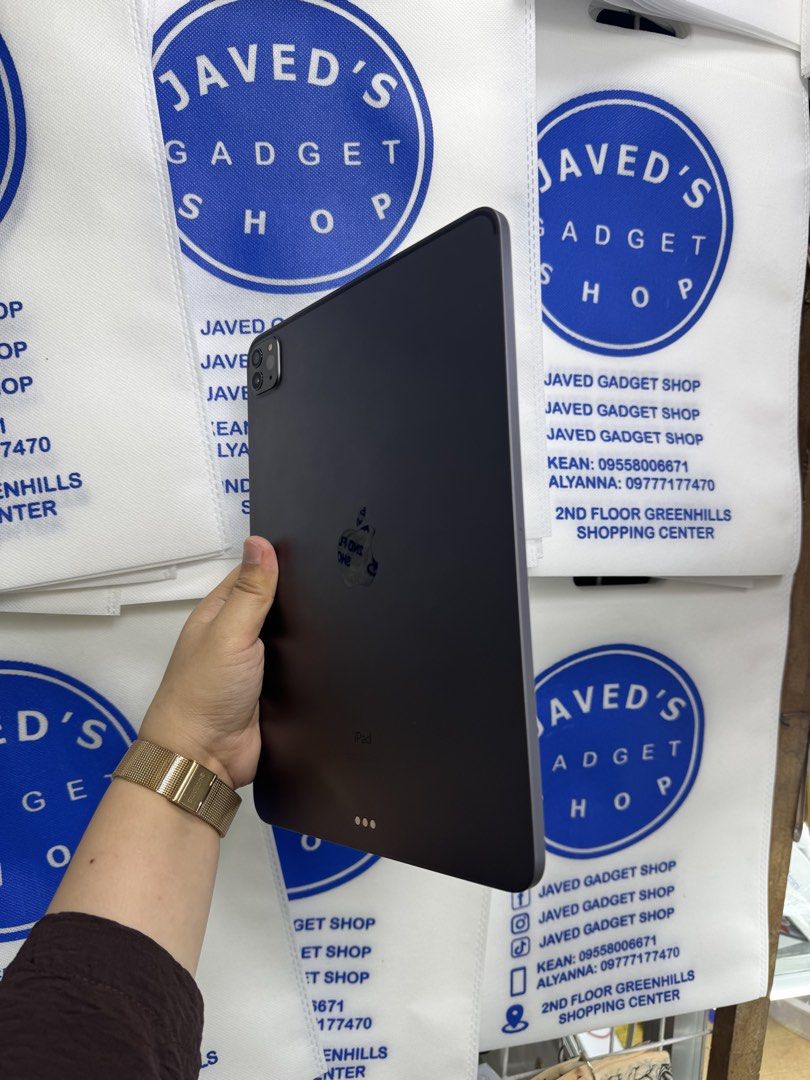 Ipad Pro 256gb 11' No issue Wifi only (Category: iPad) located in San Juan City. Submitted by keannagadgetph (Listing ID 1425772081, Image 2). Description: Available Units for today's POST! Ipad pro 2020 11' / 256gb / NTC Variant / - any colors available (price may vary) - good condition - 95% Makinis - Good battery - NTC Variant - No Repair ~ Accepting SWAP / TRADE IN / INSTALLMENT / BINTA UNIT ~ CASH ON DELIVERY METRO MANILA / LBC PAYMENT FIRST