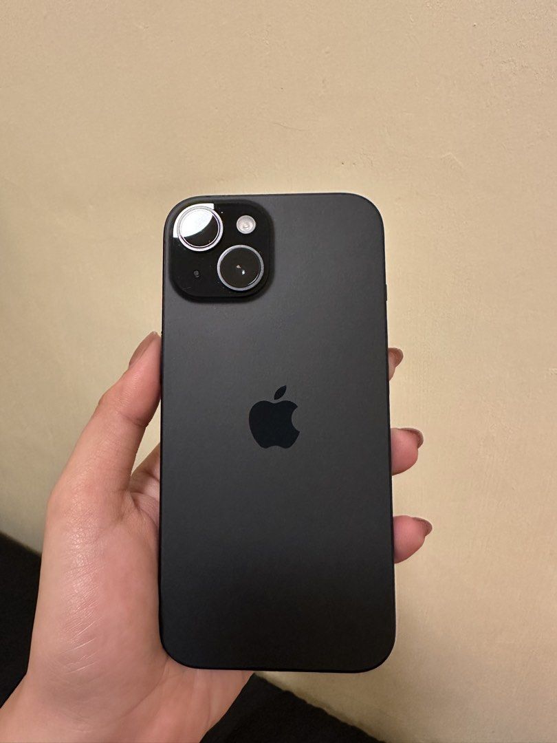 Iphone 15 under warranty (Category: iPhone 15 Series) located in Caloocan City. Submitted by quickhawk_8368cb (Listing ID 1425814290, Image 1). Description: Iphone 15 128gb - 94 BH - Under warranty until July 16, 2026 - 99% Smooth pwede sa maselan good as new - True tone and Face ID working - All original parts, never nabuksan Inclusion: 12 cases Charger Box Unit Price is negotiable for sure buyers.