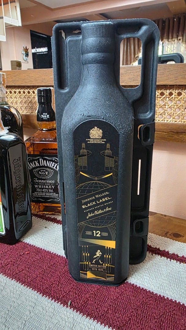 Johnnie Walker Black Label 12 Year Old 700ml (Category: Beverages) located in Cavite. Submitted by wolvlogan (Listing ID 1425702647, Image 1). Description: Johnnie Walker Black Label 12 Year Old whiskey in a carrying case. #sellingmycollection Can be packaged with: 2L Red Label - 3,000 1L Double Black Label 3,500 1L Gold Label 4,500.