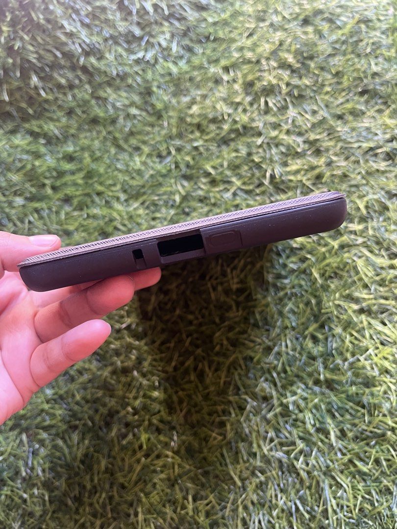 Kindle Paperwhite 6.8" Case (Category: Cases & Sleeves) located in Guiguinto. Submitted by kagandahan.ph (Listing ID 1425697936, Image 3). Description: Kindle Case fit for Paperwhite 5 Kindle case handle and magnetic back Sane day delivery via lalamove or tiktok checkout mod - bank transfer - gotyme / BPI / Gcash.