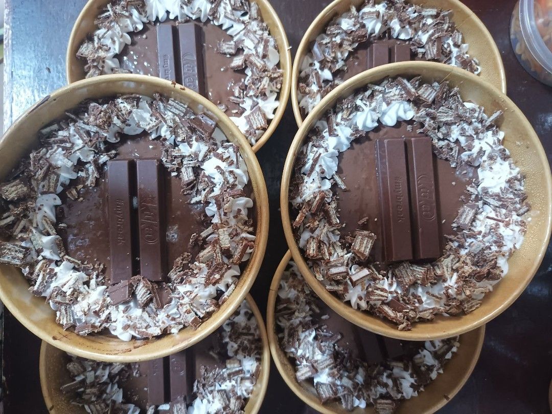 KitKat Chocolate Cake (Category: Other Food & Drinks) located in Mandaluyong City. Submitted by mariareginadizon31 (Listing ID 1425765458, Image 1). Description: 6 x 2 in size fully baked/ frozen .