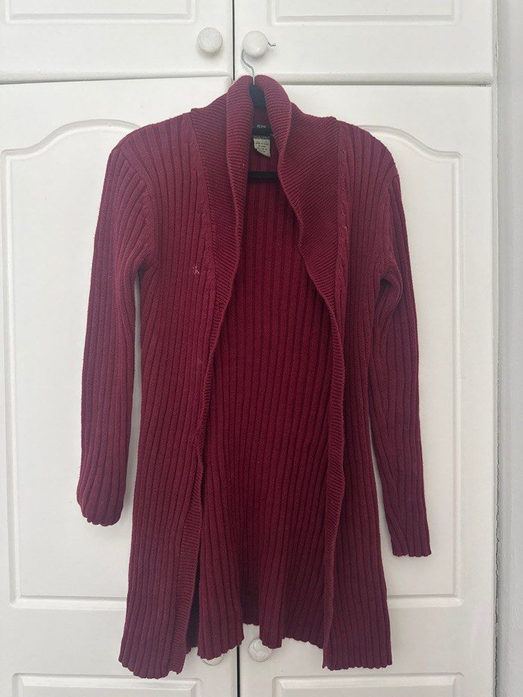 Knitted Red Maroon Cardigan (Category: Coats, Jackets and Outerwear) located in Pasig City. Submitted by ky_declutter (Listing ID 1425674286, Image 1). Description: - size S - with minimal removable stain - perfect for cold weather - from the USA.