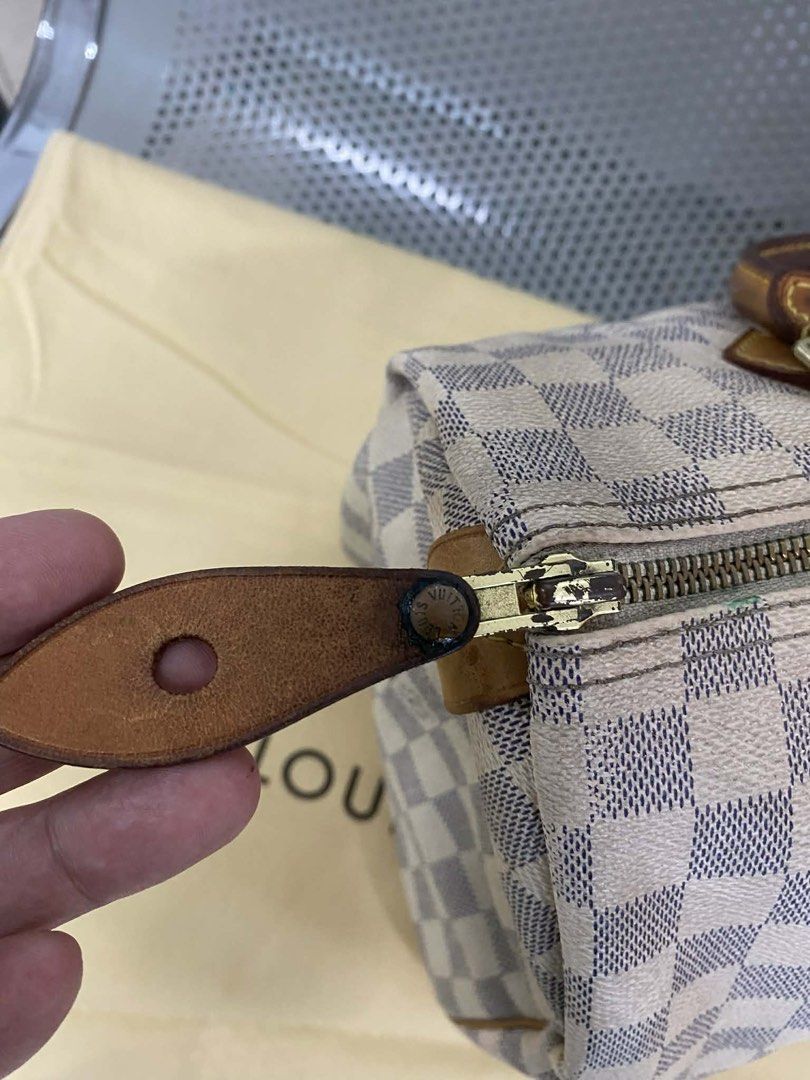 Louis Vuitton Damier Azur Speedy 30 (Category: Luxury Bags & Wallets) located in Mandaluyong City. Submitted by noi_pena (Listing ID 1425668102, Image 3). Description: LV Damier Canvas Azur Speesy 30.