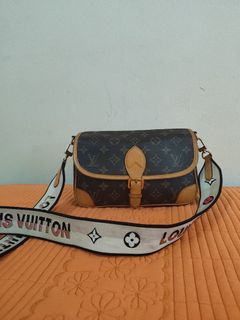 (Category: ) located in . Submitted by handbagshoarder (Listing ID 1425684280, Image 1). Description: .