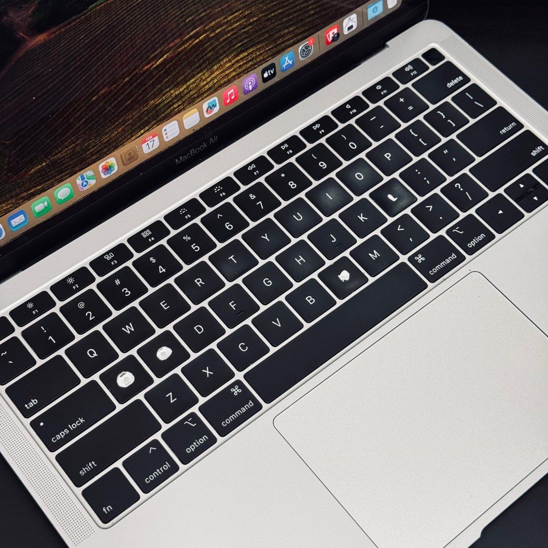 MacBook Air Retina 2018 (13inch, Silver) (Category: Laptops & Notebooks) located in Manila. Submitted by authentechgadgets (Listing ID 1425813679, Image 2). Description: Macbook Air Retina 2018 (13inch) • Intel Core i5 ~ 1.6ghz • Intel UHD Graphics 617 • 8gb Memory Ram • 128gb SSD Storage • Backlit Keyboard • 13.3-inch (2560 x 1600) • With Touch ID • Good for School, Office, Photo Editing, and etc… • All Ports and Keys are Working Properly • It C