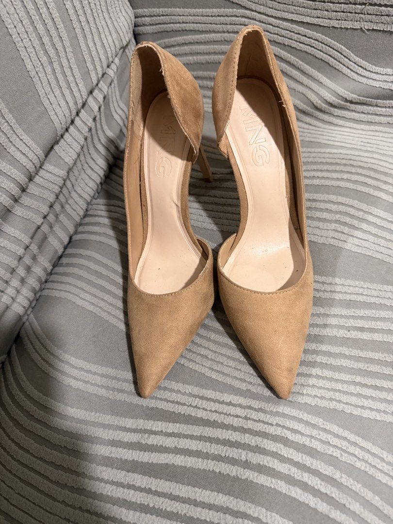 Mango Asymmetrical Suade High Heels (Category: Heels) located in Mandaluyong City. Submitted by mmsi21 (Listing ID 1425768520, Image 2). Description: Mango Asymmetrical Suade High Heels Selling my heels from Mango. Bought last year from store for 2k plus. Worn only once kası di kınaya ang taas. 😂 Na store nalang. No issue. Last picture is for reference only as I can no longer find the exact material in the website. .