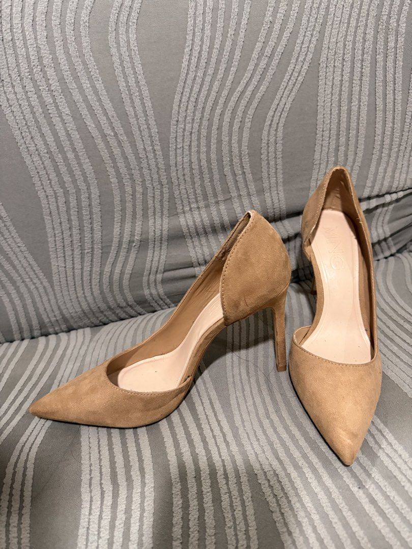 Mango Asymmetrical Suade High Heels (Category: Heels) located in Mandaluyong City. Submitted by mmsi21 (Listing ID 1425768520, Image 1). Description: Mango Asymmetrical Suade High Heels Selling my heels from Mango. Bought last year from store for 2k plus. Worn only once kası di kınaya ang taas. 😂 Na store nalang. No issue. Last picture is for reference only as I can no longer find the exact material in the website. .
