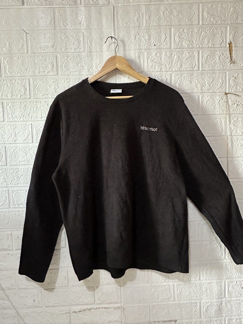 Marmot Black Long Sleeve Sweatshirt (Category: Coats, Jackets and Outerwear) located in Davao. Submitted by camlovesnoodles (Listing ID 1425658479, Image 1). Description: - 21x26 - no issue - 9/10 color rate .