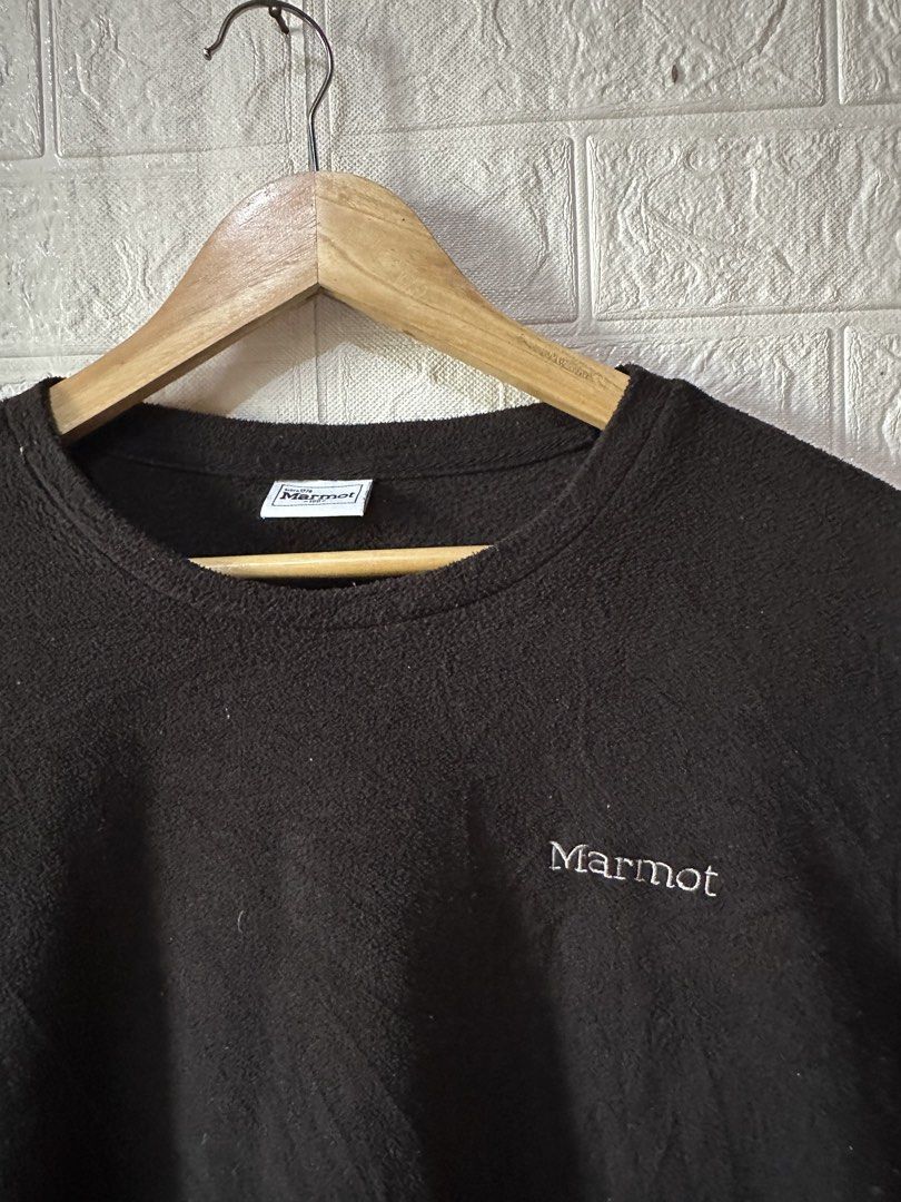 Marmot Black Long Sleeve Sweatshirt (Category: Coats, Jackets and Outerwear) located in Davao. Submitted by camlovesnoodles (Listing ID 1425658479, Image 2). Description: - 21x26 - no issue - 9/10 color rate .