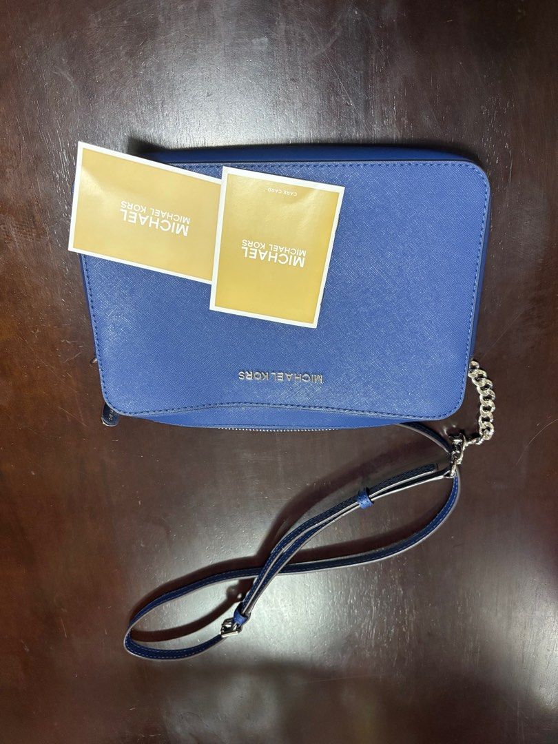 Michael Kors (Category: Purses & Pouches) located in Las Pinas. Submitted by declutter0808 (Listing ID 1425820307, Image 1). Description: Used once only.