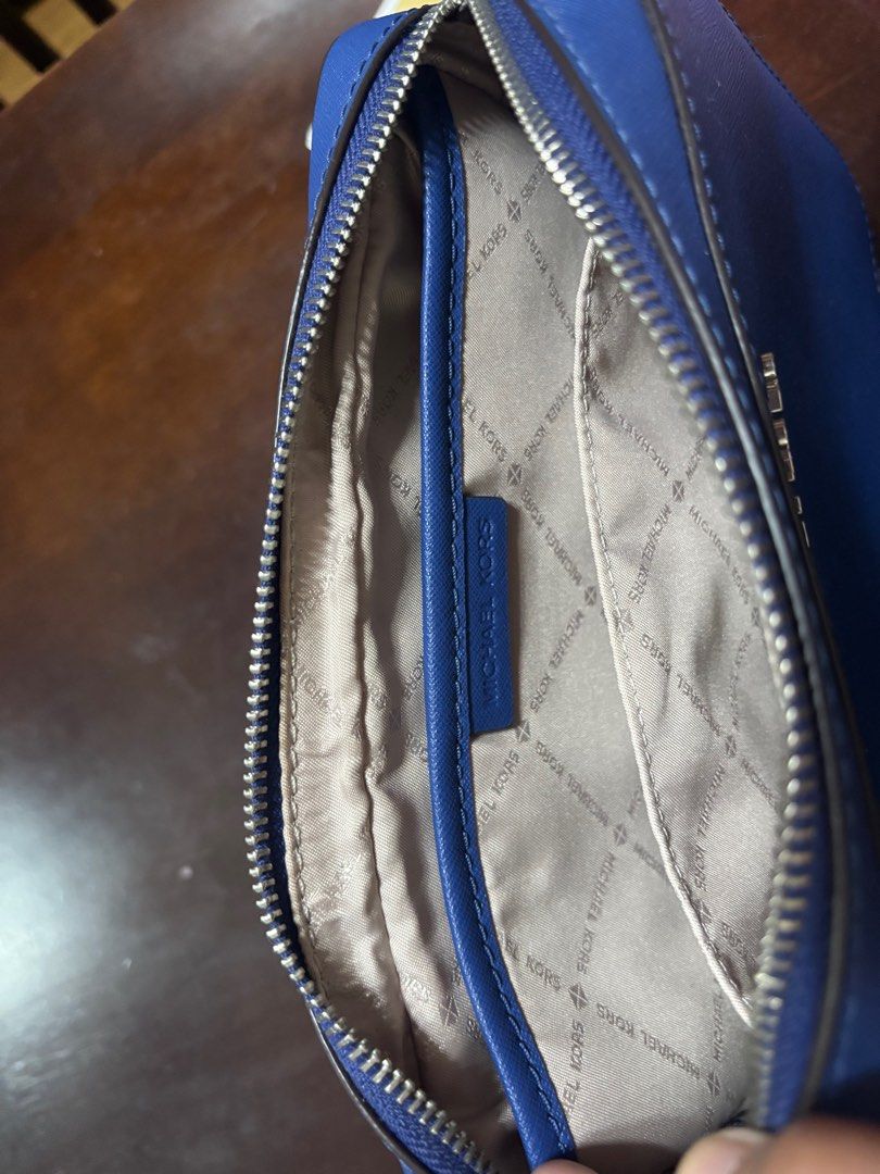 Michael Kors (Category: Purses & Pouches) located in Las Pinas. Submitted by declutter0808 (Listing ID 1425820307, Image 2). Description: Used once only.