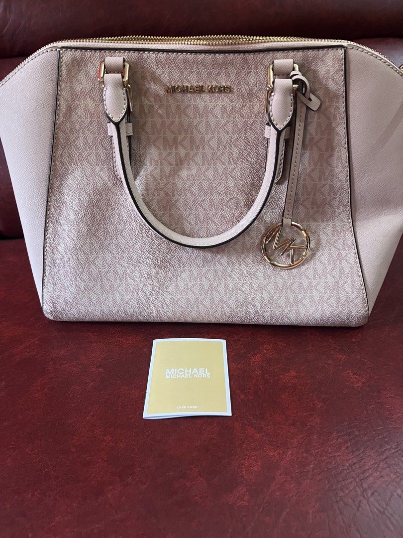 Michael Kors Handbag, Wallet, and Sunglasses Set (Category: Luxury Bags & Wallets) located in Cavite. Submitted by rov26 (Listing ID 1425656569, Image 2). Description: Bundle deal All in pristine condition. Details will be posted in separate posts. Negotiable.