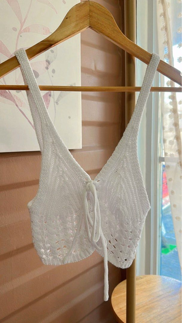 Missguided White Knit Crop Top (Category: Sleeveless) located in Cebu City. Submitted by forless.ph (Listing ID 1425723479, Image 1). Description: White knit crop top from Missguided. Features a V-neckline with a tie detail. The top has a textured knit design and spaghetti straps. Will fit xs to small! Worn twice only.