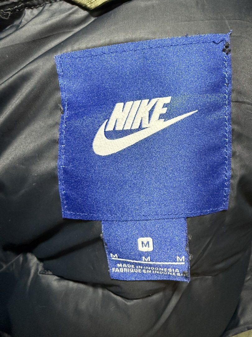 Nike Windproof Down Jacket (Category: Coats, Jackets and Outerwear) located in Singapore. Submitted by decibels (Listing ID 1425762976, Image 3). Description: Windproof, water repellent, comes with hoody, down filled jacket .