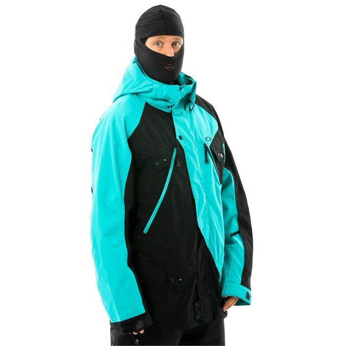Oakley Corked Insulated Snowboard Jacket (Category: Coats, Jackets and Outerwear) located in Manila. Submitted by walter_wt (Listing ID 1425793141, Image 1). Description: Oakley Corked Insulated Snowboard Jacket -Size: Large to xxl -Dimension: -Length: 33 -Width: 27 -Sleeve length: 29 -Issue: None .