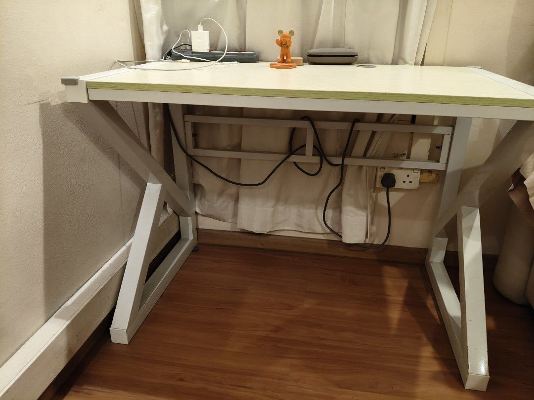 Office Table/Study table (Category: Tables & Sets) located in Singapore. Submitted by jcsters (Listing ID 1425804957, Image 2). Description: Length is >1.2m Does not include items on the table .