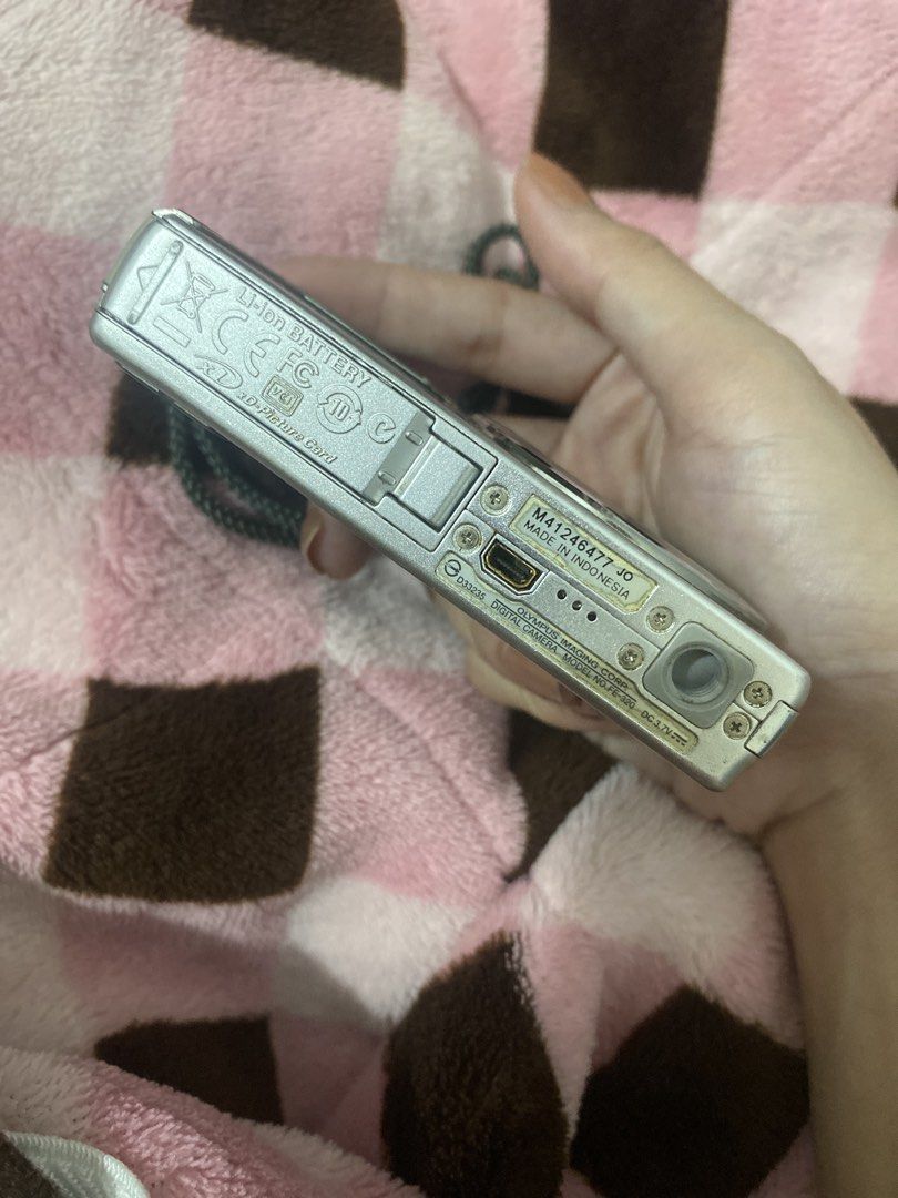 Olympus FE-320 8.0 Megapixel Digital Camera (Category: Cameras) located in Caloocan City. Submitted by blaizeshmn (Listing ID 1425714806, Image 3). Description: Has sensor issue Olympus FE-320 digital camera with 8.0 megapixel resolution. Features an Olympus lens with optical zoom 6.3-18.9mm. Includes a display screen and various function buttons. The camera is silver in color. Made in Indonesia..