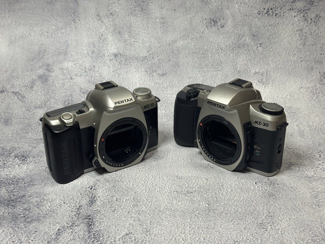 Pentax camera bundle (Category: Cameras) located in Senai. Submitted by tjy3108 (Listing ID 1425821341, Image 1). Description: One working one unknown condition. Sell as bundle.