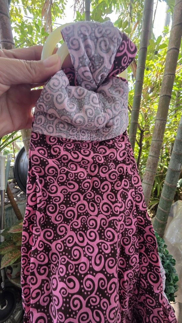 R' Jellybean Baby Sling (Category: Carriers & Slings) located in Quezon City. Submitted by anakai (Listing ID 1425674834, Image 3). Description: near Qc costumers only na stock lng never been used orig price 1999 .