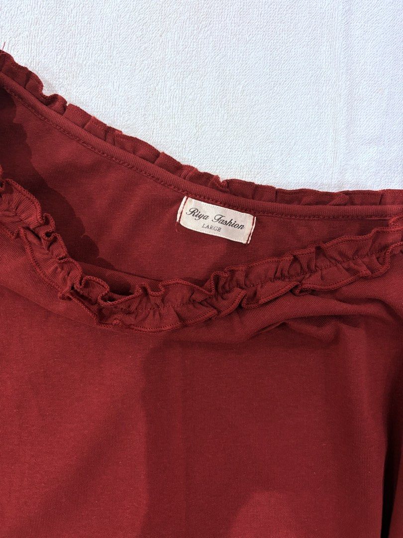red off-shoulder top- large (Category: Blouses) located in Daraga. Submitted by solanacarson (Listing ID 1425753666, Image 2). Description: used only once. a bit big on me on the bust area, perfect for those with busy sizes 36 and up! .