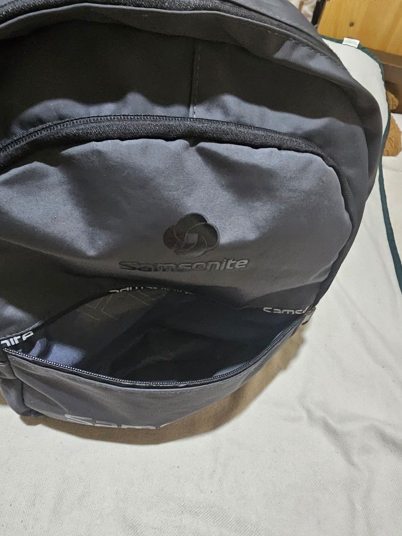 Samsonite Laptop Backpack Bag (Category: Backpacks) located in Quezon City. Submitted by bagsforless16 (Listing ID 1425799683, Image 2). Description: Unisex 3 Zio Compartments Laptop Compartment 2 Side Pockets Lighweight Water Proof Adjustable Strap Size: 15" x 12" x 5.5".