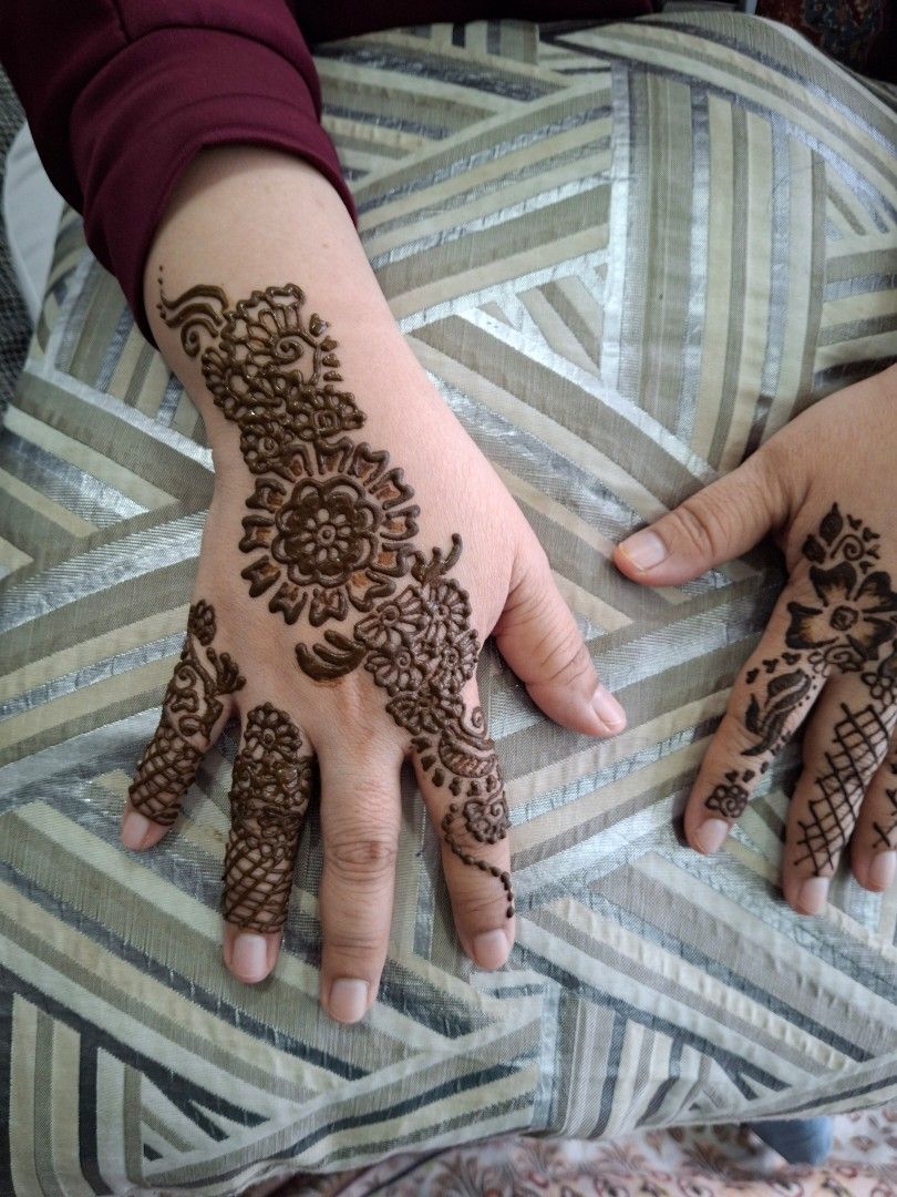 Sid Henna (Category: Hands & Nails) located in Singapore. Submitted by sid_548 (Listing ID 1425817618, Image 7). Description: Henna for Hands.#Hari Raya offer #bridal henna #party henna #festive henna #henna for adults and kids #beautifulhands #Ramzanhenna #Eidulfitrhenna.