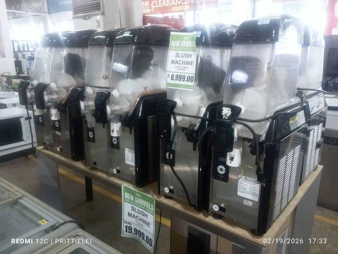 Slush machine (Category: Everything Else Others) located in Manila. Submitted by maria123_a (Listing ID 1425788250, Image 2). Description: ‼️NEW ARRIVAL ‼️ Elmeco slush machine perfect pang business ngaung summer Madali lang ioperate, mabilis din mkagawa Ng slush.. 1tub-Php8,999 2tubs-Php 19,999 pm to avail 👌👌👌.