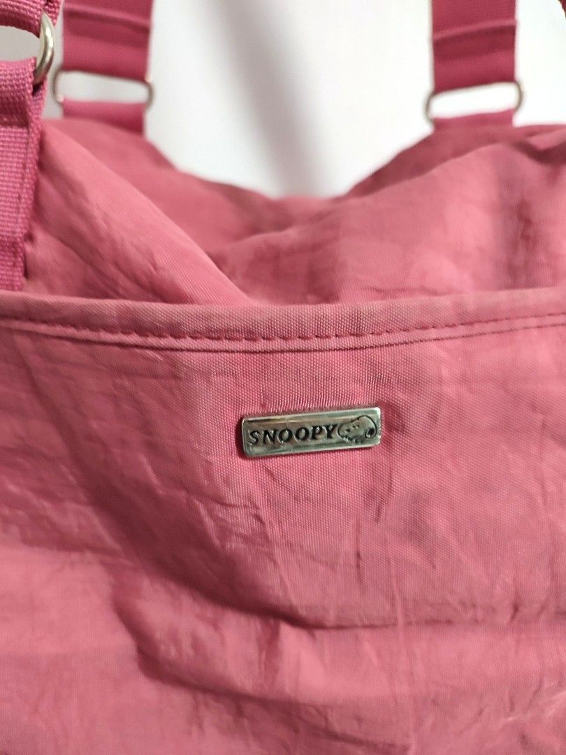 Snoopy Pink Shoulder on the go Bag (Category: Shoulder Bags) located in Davao. Submitted by second.chances.preloves (Listing ID 1425809476, Image 3). Description: Snoopy peanuts with etiketa lots of zipper compartment with small pouch pa large size, long handle can be a weekender bag or gym bag or on the go bag! pink-red color same tela kay kipling, washable super cute! no sling, pero pwede malagyan 15x11 inches ❌bawal sa arte ❌no return, no exch