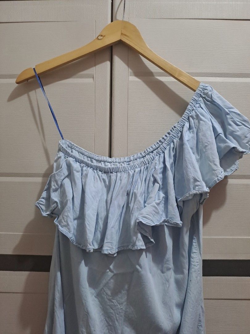 Soft Denim One Off Shoulder Dress (Category: Dresses) located in Pasay City. Submitted by ShopWithCat (Listing ID 1425756051, Image 3). Description: Hey loves! 💕 I’m doing a wardrobe cleanse and letting go of most of my favorite pieces. Everything here is in great condition, either brand new or lightly used, and ready to make someone else’s OOTD shine. ✨ 🛍️ Please note: Payment first policy. Will reserve the item to the person who send the paym