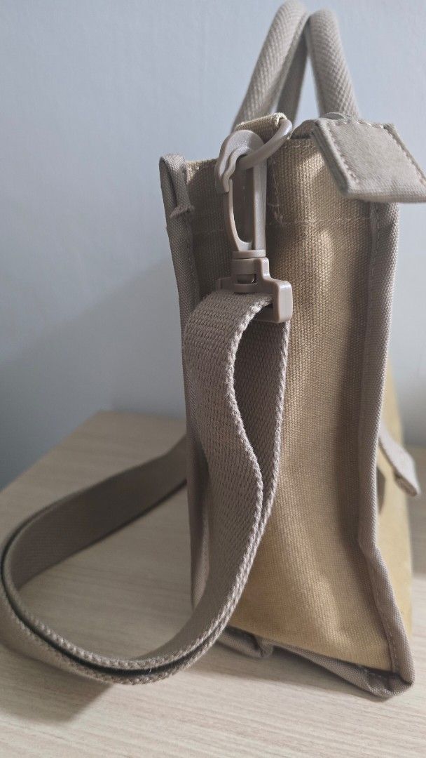 Sometimes Tote Bag with Shoulder Strap (Category: Tote Bags) located in Telok Panglima Garang. Submitted by haffihazzi18 (Listing ID 1425776338, Image 2). Description: Rarely used bag. No defects. Originally bought from website. Reasons to sell to clear wardrobe space..