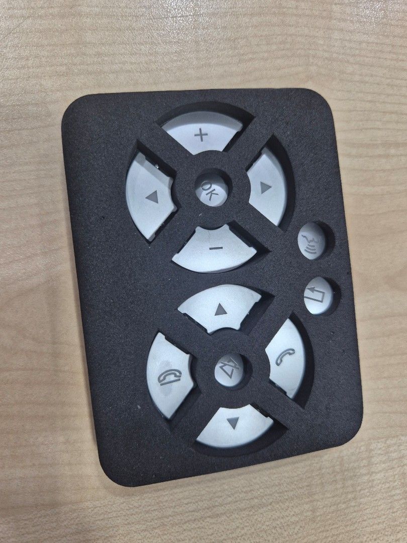 Steering button (Category: Steering Wheel) located in Singapore. Submitted by lywlc (Listing ID 1425705393, Image 1). Description: brand new steering button to give your car brand new look.