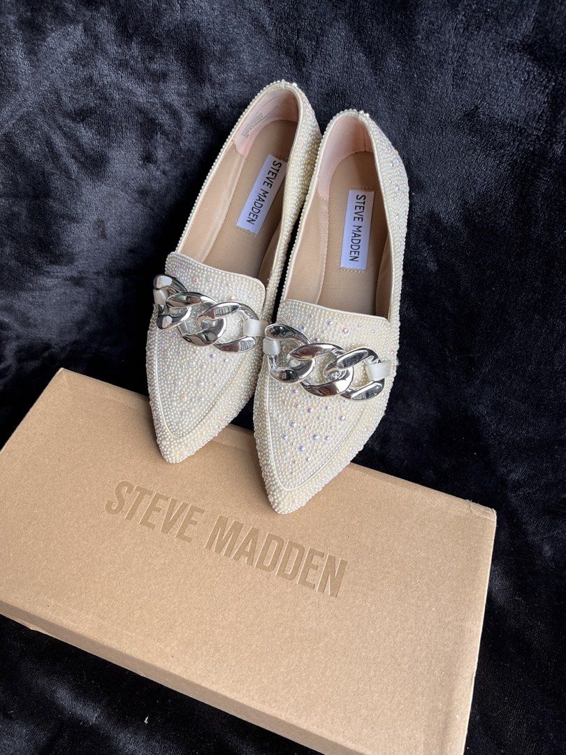 Steve madden famed pearl (Category: Loafers) located in Marikina City. Submitted by 1stuffshop (Listing ID 1425667825, Image 2). Description: Size 5.5 Rfs: small for me.