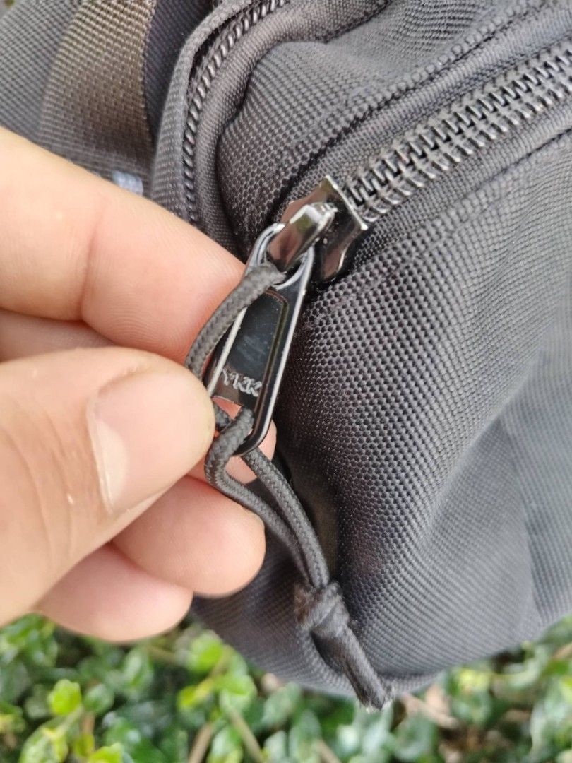 Supreme Waist Bag Black ss18 (Category: Luxury Bags & Wallets) located in Antipolo. Submitted by thriftingmob (Listing ID 1425739073, Image 2). Description: authentic Supreme Waist bag. minimal dents inside (not visible) shipping via jnt 3500 free shipping .